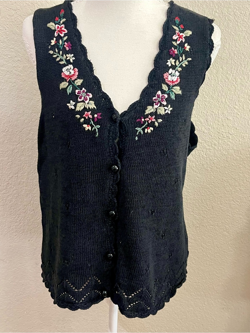 Vintage 90s Capacity floral embroidered knit sweater vest